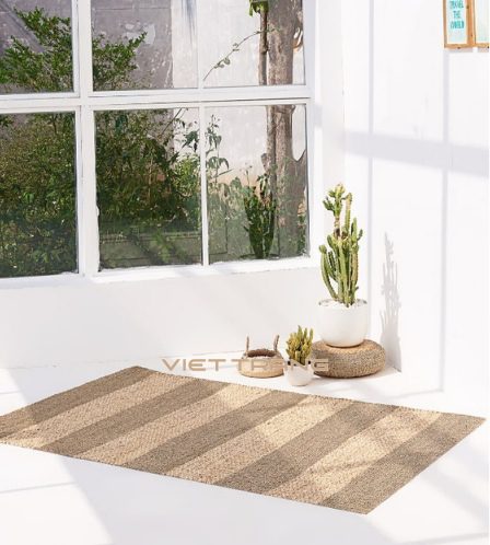 Handwoven Seagrass & Corn Husk Leaf Area Rug