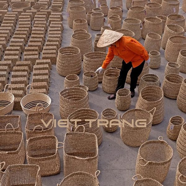 Artisans Seagrass baskets wholesale from Viet Trang 600 600