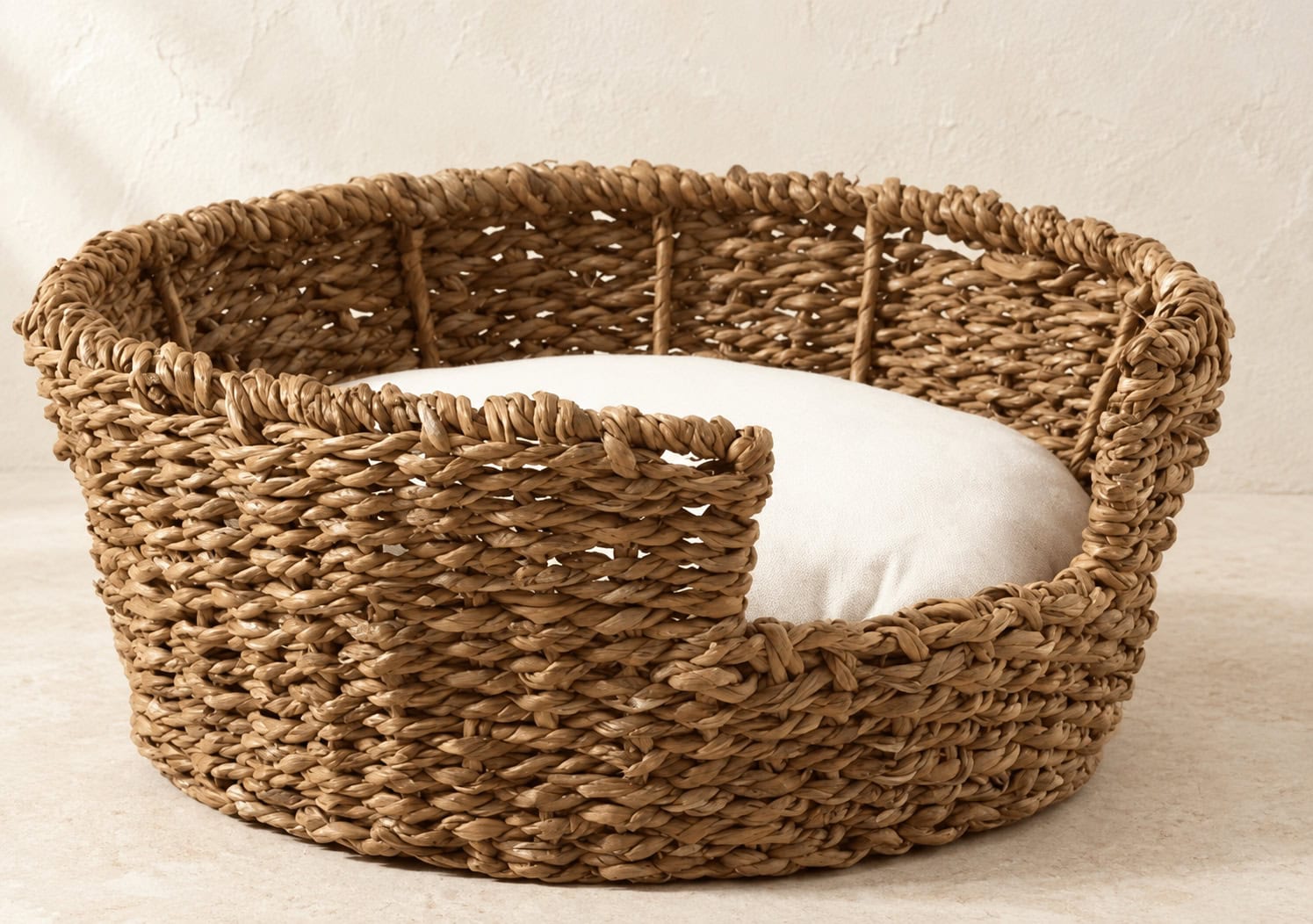 Round Seagrass Basket Pet Bed