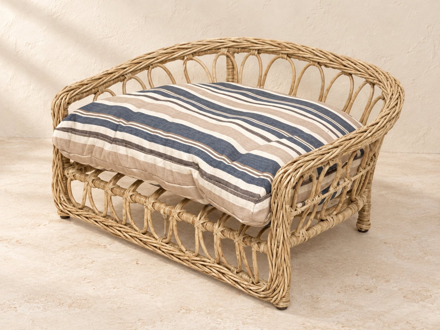 Curved-Back Rattan Pet Sofa