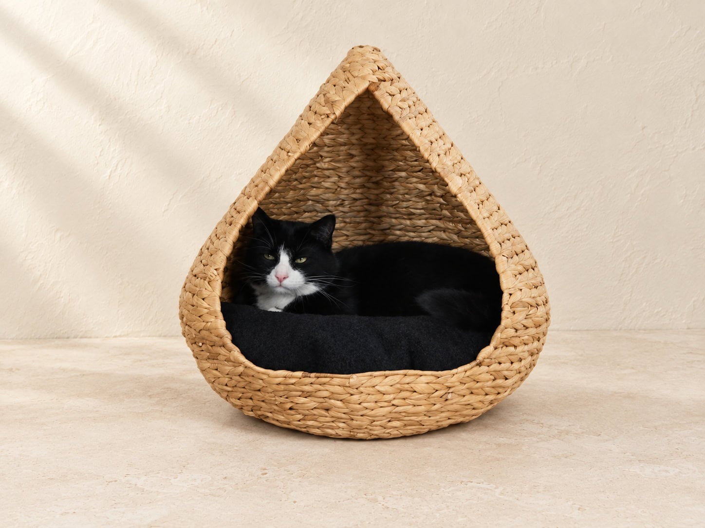 Teardrop Water Hyacinth Cat Hut