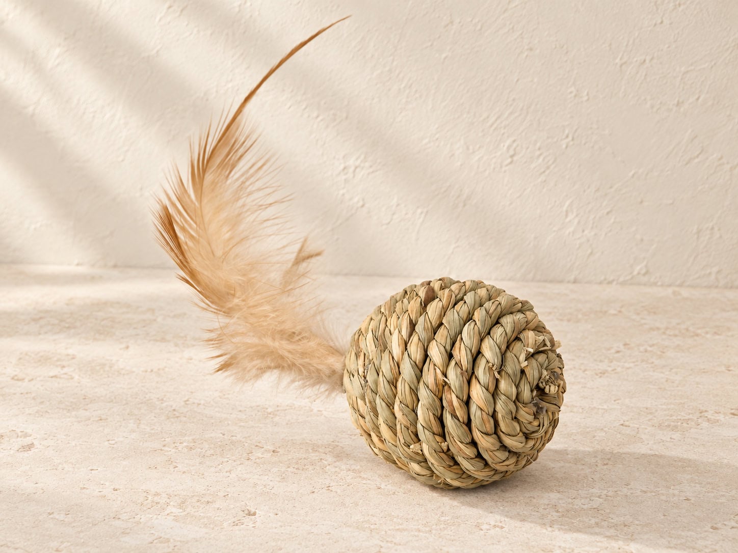 Woven Seagrass Feather Ball Cat Toy